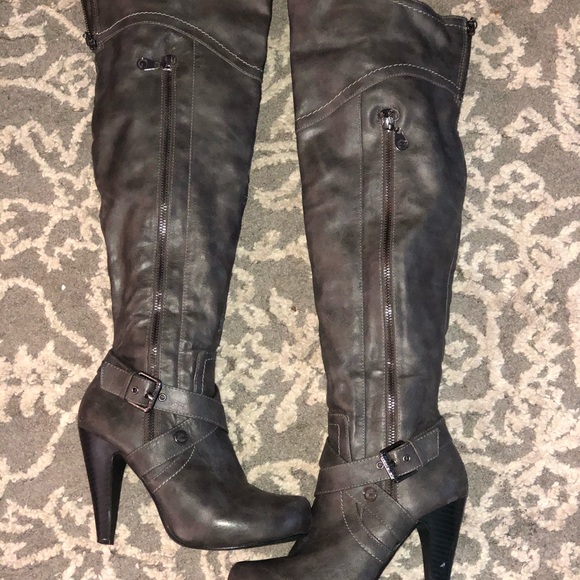 Guess OTK grey boots with buckles - Picture 2 of 6